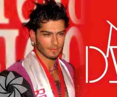 PTEN IKAN FOTORAFLAR: Burak zivit'in babas olunun fotoraflarn ondan habersiz olarak bir modellik yarmasna gnderdi. Yarmann jrisi ise Burak zivit'in fotoraflarn pe atmt.