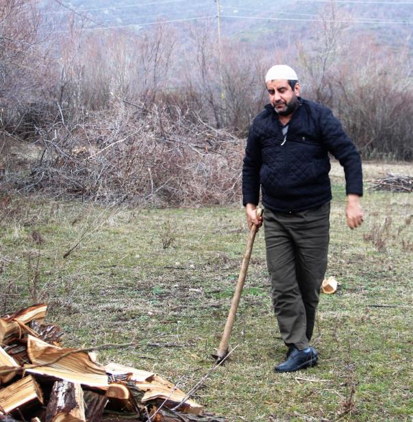 REKLAM YILDIZI OLMAK STYORUM; Televizyonu atnda ekranlarda kendisini grdn dile getiren Sezerolu, &#8221;Kendimi televizyonda gryorum ama hala bana inandrc gelmiyor. Ama bu gzel, mkemmel. leri zamanlarda gzel reklamlarda oynamak istiyorum. Helal reklamlar olacak..."