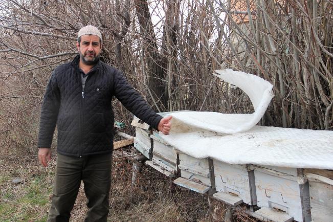 YEENNE LK NCE KIZDI AMA; Yeeni Selehattin Sezerolu&#8217;na video ilk paylatnda kzdn aktaran Sezerolu, &#8220;uanda yeenimle aramz iyidir. Sosyal medyada videoyu grnce yeenime telefon atm..."