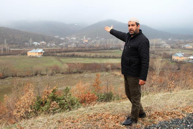 elale videosunu 4 yl nce ektiini belirten sa Sezerolu, &#8220;ektiim video telefonumda kalmt. Geen sene hacca gittim. Yeenim Selahattin Sezerolu yeni bir ev ald onu ziyarete gittim. Bana televizyonun telefondaki grntleri gsterdiini syledi..."