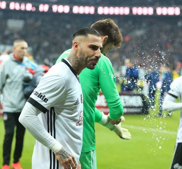 Vodafone Park'ta Fenerbaheli 2 bin 500 kadar taraftar kendilerine ayrlan blm doldurdu.