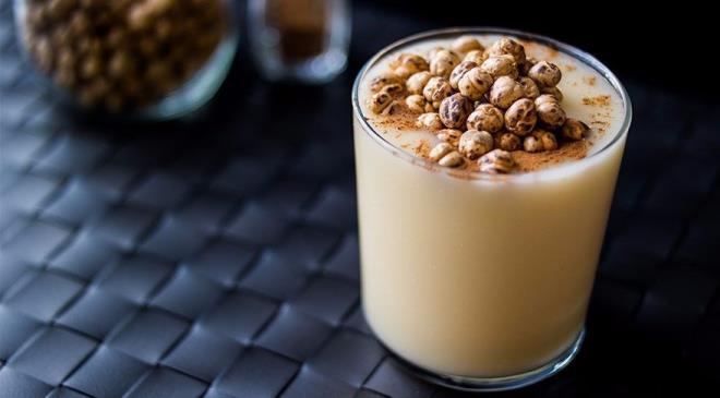 Boza  <br>  K sevenlerin belki de en byk nedeni. Dar, msr ve niastayla yaplan bozaya en ok yakan tarn ve leblebi. En gzeli ise bilinenin aksine Vefa&#8217;da deil, stanbul&#8217;a bir saat mesafede kk bir kasaba olan Velimee&#8217;de. Mutlaka denemek lazm.