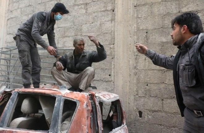 Kimler lyor?  <br> Rejim ve zaman zaman Rus uaklarnn saldrsyla siviller lyor. Son  ayda 700'den, son 3 gnde 200'den fazla sivil can verdi.