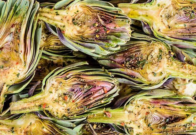 Beyaz besinler: Mantar, karnabahar, enginar vb.