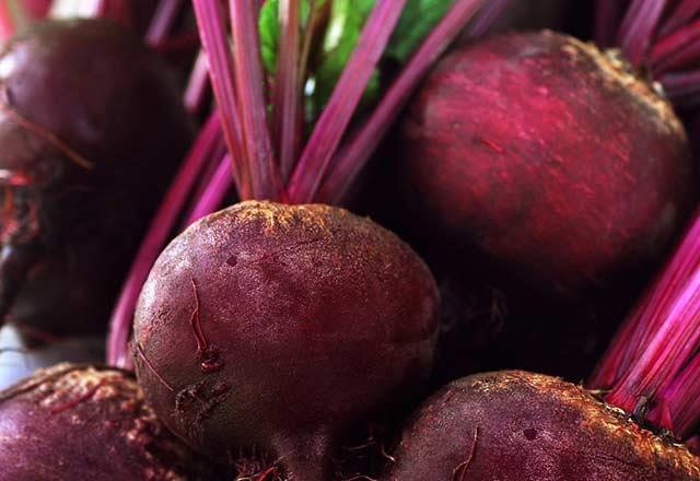 Mor besinler neye iyi geliyor?  <p>    Temel zellikleri cilde gzellik ve lt katarak yalanmay nlemeleridir. Ayrca hafzay glendirdii bilinmektedir.