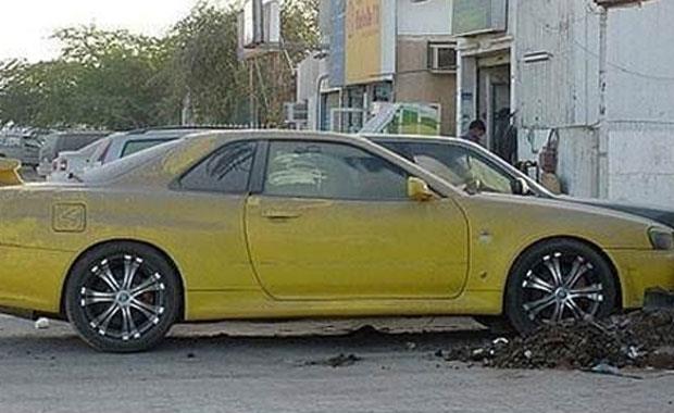 Kentte alan yabanclar lkelerinin te biri fiyatna satlan Ferrari veya Mercedes'lere kaytsz kalmyor. Ancak "kesin dnlerde" bu otomobiller ciddi sorun yaratyor.