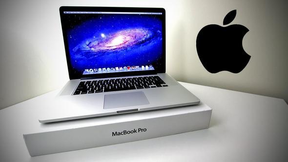 MacBook Pro (15 in, Parlak)