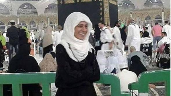 YILDIZ TLBE: KEKE DAHA NCE GELSEYDM    Yldz Tilbe umre ziyaretini sosyal medya hesabna yazd "Dnyann en gzel en zel ehrindeyim. Mekke'deyim ok kr. Allah isteyen herkese hepinize nasip etsin inallah. Buralar 33 derece scack her anlamda. Valla buralara genken gelmek lazm. Benim yalarda gelince ge geldiini anlyor, 'Keke daha nce gelseydim' diyor insan. Burada dnyann her yerinden, her renkte her boyda her dilde her eit insan var. Hepsinin amac dilei ayn" notuyla duyurmutu.