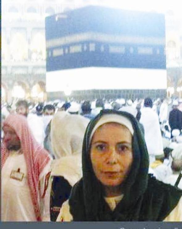 HAC'DAN SEVGLERLE    Fantezi mziin sevilen sesi ntizar, hac grevini yerine getirmek iin kutsal topraklara gitti.