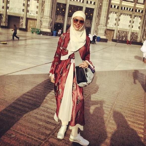 Umre ziyaretinden takipilerine sk sk bilgi veren Tanryar, fotoraf paylamay da ihmal etmedi.