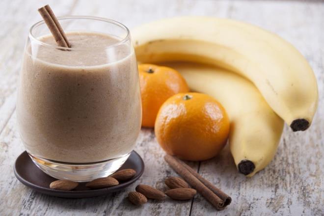 Muz: Salkl bir barsak floras iin, dzenli alan bir sindirim sistemi art. Kabzlk ve ishal, barsak florasn bozuyor ve barsaklarmzdaki yararl bakteri saysnn azalarak, emilim bozukluklarnn olumasna neden oluyor. Muz ierdii lifler sayesinde sindirim sistemini dzenleyerek ishal veya kabzlk gibi durumlarn nne geiyor. Sindirim sorununuz veya hazmszlk probleminiz varsa muzun olgun olmasna dikkat edin. Olgunlamam (d yeil) olan muzlarn sindirimi zor olduu iin hazmszlk ve gaz ikayetini artrabilir.