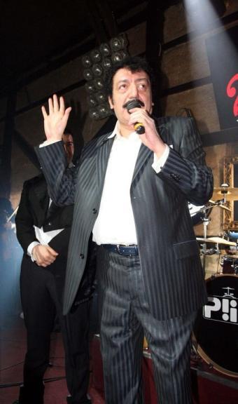 Ailesi, ei ve hayatna dair bilinmeyenlerin anlatld bu klip Mslm Baba severleri gzyalarna bodu.