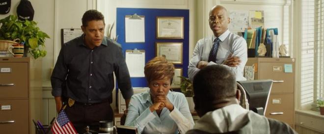 Get Out  <br>  FLMN KADROSU<br>    Korku, mizah ve fantezi trlerini harmanlayan filmin barollerinde genelde yardmc rollere hayat veren ngiliz Daniel Kaluuya, Girls dizisinde Marnie karakterini canlandran Allison Williams, LilRel Howery ve Bradley Whitford yer alyor.