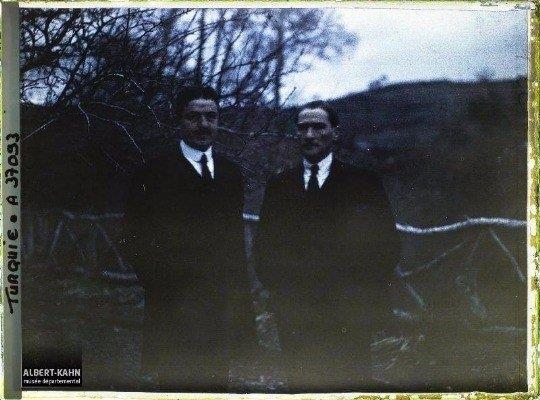 Albert Kahn, Atatrk'n de ilk renkli fotoraflarn eken kiidir ayn zamanda. Hseyin Rauf (Orbay) Bey, Mustafa Kemal (Atatrk) Paa (29 Aralk 1922, Ankara)