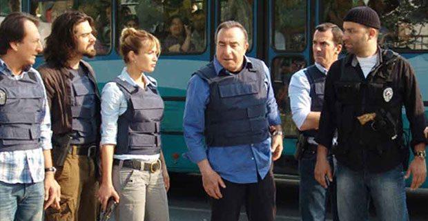 O doymaz... (Glyor) Olunuz, &#8220;Bakmayn Trker nanolu&#8217;nun olu olduuma, asla torpil yapmyor&#8221; demi bir rportajda. Daima hakkaniyetten yana oldum. O diziyi balatan evket, Ozan, Rza Baba&#8217;yd. Onlar  kuru alrken, bu be kuru istemeye kalkt. &#8220;Hadi olum yolun ak olsun&#8221; dedim. brleri tiyatrodan gelmi. Sen iki sene sonra diziye girip, onlarn nne ge, yok byle ey.