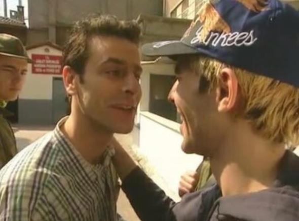 O dizide parlayan bir baka gen yetenek de Ozan Gven'di. Ula karakterine hayat veren Gven, kinci Bahar'dan nce iei Bytmek adl bir dizide kk bir rol stlenmiti.Ancak Ula karakteri onun kariyeri iin ani bir ykseli oldu.