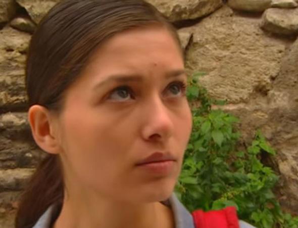 Yeilay, bu ilk TV dizisinde geleneklerine ters derek evlenmeden hamile kalan ve bu yzden annesini ok zen bir gen kz oynad. O gne kadar sadece Her ey ok Gzel Olacak adl sinema filminde kk bir rol olan Yeilay, kinci Bahar sayesinde deyim yerindeyse bir gecede nl oldu.Hatta onu gelecein Sultan' olarak gsterenler bile oldu. Yeilay, gnmzn en favori dizi ve sinema oyuncularndan biri.