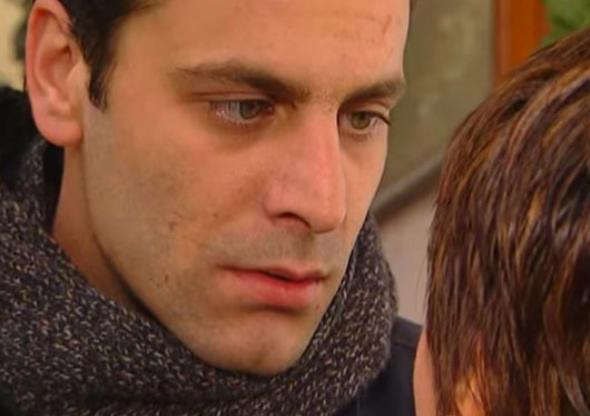 Mimar Sinan niversitesi Modern Dans Blm'nden mezun olan ve ahika Tekand Tiyatrosu'nda da alan Gven bir ara da Beikta'ta bir ayakkab maazasnda tezgahtarlk yapmt. Gven u sralar Fi adl dizide oynuyor,