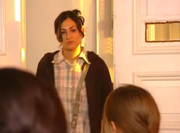 Ama o da ekrandaki hreti kinci Bahar ile yakalad. nar, dizinin ilk blmlerinde gzlkl ve kz ocuundan ok bitirim bir delikanlya benzeyen bir karakteri canlandryordu. lerleyen blmlerde tamamen deiti. kinci Bahar, nar'n kariyerinde iyi bir srama noktas oldu.