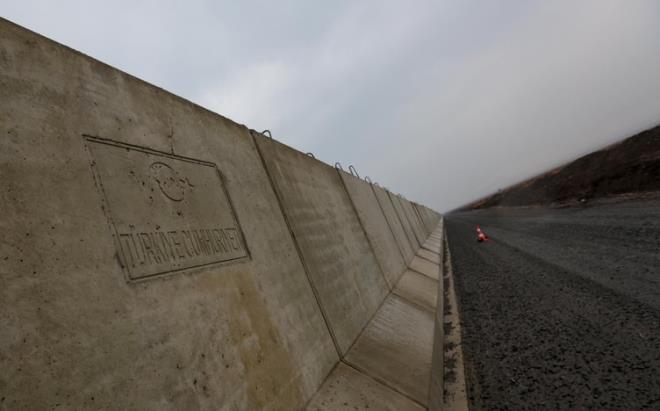 ELEKTRO OPTK RADAR TM TEHDTLER ALGILIYOR    Elektro -Optik Radar, panoramik termal grntler ve sinyaller alarak, rnn konumlandrld yerlerdeki her trl kt hava koullarnda, tehdit ve riskleri alglayarak, gvenlik tedbirlerinin artrlmasn salyor.