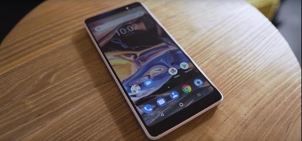 Cihaz Qualcomm'un sekiz ekirdekli, 2.2 GHz hznda, Kryo 260 ekirdeklerden oluan Snapdragon 660 ilemcisinden g alyor. Adreno 512 grafik ilemcisine sahip olan Nokia 7 Plus, 3800 mAh kapasiteli batarya bulunduruyor.