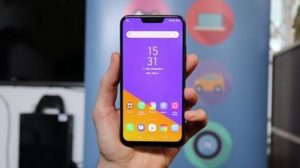 Snapdragon 636 yonga setine sahip olan cihazn, 4 GB ve 6 GB RAM kapasiteli seenekleri bulunuyor. Asus Zenfone 5'de 12 MP arka ve 8 MP n kamera mevcut. Telefonun fiyat ise henz belli deil.