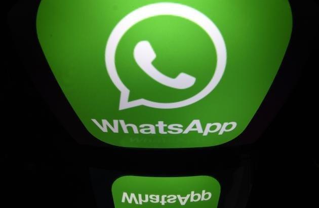 DZST WHATSAPP  <br>  WhatsApp' bilgisayardan aarak artk iyerinizde istediiniz kadar mesajlamanz mmkn. Bilgisayarnzdan Web.whatsapp.com adresine girdikten sonra telefonunuzdaki WhatsApp'inizden alacanz QR kodu ile sohbetlerinizi bilgisayar ekranna tayabilirsiniz.