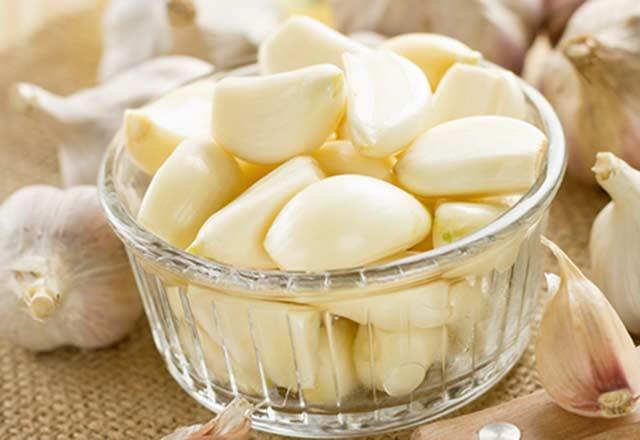 - Sakran hastalna neden olan faktrlerin giderilmesinde faydaldr. Bu sayede salarn daha gl ve gr olmasn da yarar salamaktadr.<p>      - Zehirlenme gibi durumlarda kiilerin yutmas fayda salayacaktr. Bunun iin kiinin ilk nce bilincinin ak olmas gerekir.