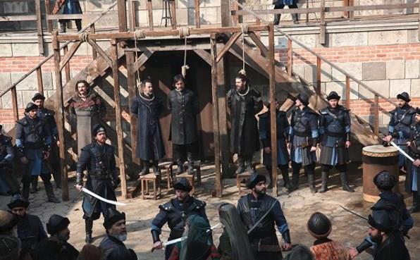 Muhteem Yzyl'da ehzade Selim karakteriyle yldz parlayan Engin ztrk, 'Dirili Erturul'dizisiyle ekranlara dnd. Projenin resmi hesaplarndan ztrk'n yer ald sahneler yaynland.