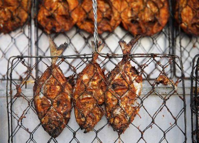 BALIK NASIL PRLMEL?<br>    Kzartmayn. Proteinler s ile zelliini kaybeder. Bir baka deyile balktaki proteinin vcudunuz iin bir yarar kalmyor. Bu nedenle zgara ya da frnda piirme yntemleri gibi daha salkl piirme tekniklerini kullanrken bal hafif sulu kalacak ekilde, ok kzartmadan piirin.