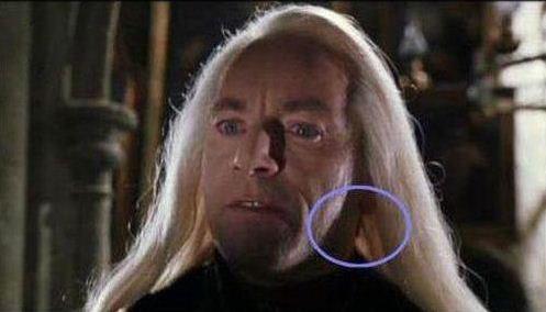 Lucius Malfoy'un peruunun altndan aktrn sa gzkyor.