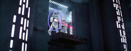 Yldz Savalar    Soldaki stormtrooper ate etmeye balyor.