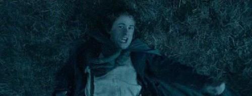 Sonraki sahnede eller kendiliinden zlyor.