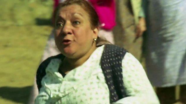 Koarak muhtarn olu Kemal'in yanna gidiyor.