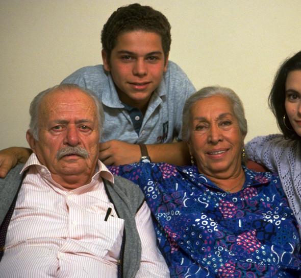 ORHAN AMAN    Evin bykbabas Hsn rolndeki Orhan aman 1997'de vefat etti.