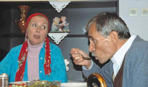 OKTAY SZBR    "Sus iblis krarm boynuzunu ha!" "Halil Pazarlama" Halil" szleriyle hatrladmz Oktay Szbir, ubat 2006'da aramzdan ayrld.