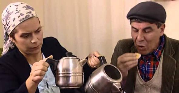 Tuncay zinel Tiyatrosu, At. 1989 ylnda Bizimkiler dizisindeki Kapc Cafer tiplemesiyle herkes tand. 1989-2002 yllar arasnda 13 yl kesintisiz olarak yaynlanan "Bizimkiler" adl dizide Kapc Cafer karakterini canlandrrken; Erdal zyaclar, Sava Dinel, Aye Kk, Mehmet Akan, Uurtan Sayner, Atlay Uluk, Aykut Oray, Salih Kalyon, Seluk Uluergven, Ali Uyandran, Rutkay Aziz, Buket Dereolu, Cihat Tamer, Engin enkan, Gzin zipek, Kemal nci, Meral etinkaya, Dursun Ali Sarolu, Arif Erkin Gzelbeyolu, Cezmi Baskn, Zihni Gktay, gibi oyuncularla birlikte rol ald. Blent Kayaba ile Tiyatro yapt.