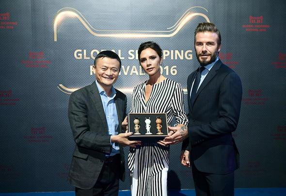 O bundan memnun. &#8220;Delilik iyidir. Biz deliyiz ama aptal deiliz&#8221; diyor ve ekliyor: &#8220;Herkes benim fikirlerime katlsayd zaten ansm olmazd&#8221;. Kesinlikle de hakl. Bu yzden de bir eyler baarmak isteyen insanlarn Jack Ma&#8217;nn ibretlik hayatn iyice inceleyip dersler karmas gerekiyor.