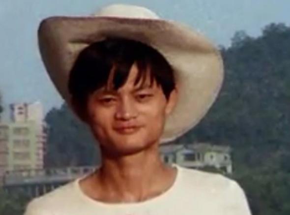 Bu dnemde ayrca 30 ayr i bavurusunda bulundu ve btn bavurduu yerler kendisine olumsuz geri dn yapt.