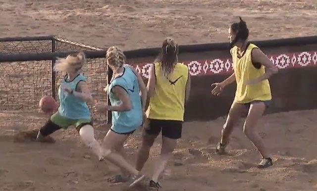 19. blmde oynanan sandvi dll futbol oyununda ise kyasya bir mcadele yaand.    Gnlller'den Hakan ve Nevin'in sakatlklarndan dolay yaramad oyunu 10-5 kazanan All Star 3'er adet sandvi yeme hakk kazand.    Bu sonularla All Star galibiyet serisini 10'a kard.