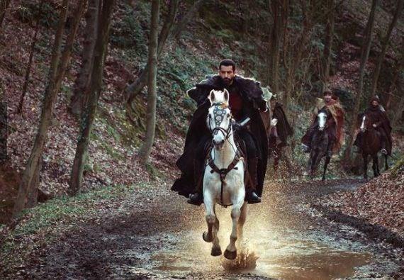 Kenan mirzalolu&#8217;nun, Osmanl tarihinin en nemli padiahlarndan Fatih Sultan Mehmed&#8217;e hayat verecei Mehmed Bir Cihan Fatihi dizisinin yayn tarihi belli oldu. Kanal D ekranlarnda yaynlanmaya balayacak olan Mehmed Bir Cihan Fatihi dizisinde Kenan mirzalolu'nun yan sra birok nl isim yer alyor.