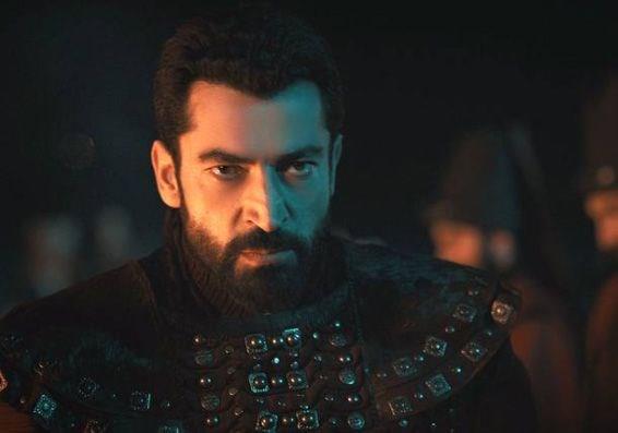 Gl oyuncu kadrosu ile adn tarihe sayfalarna altn harflerle yazdrm bir padiahn zafere giden yol zerinde yaadklarnn anlatlaca diziden yeni fotoraflar da yaynland...