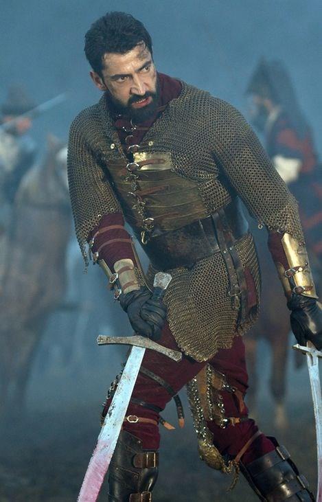 Adn tarihe altn harflerle yazdrm bir padiahn zafere giden yolda yaadklarn konu alan Mehmed Bir Cihan Fatihi dizisinde, Kenan mirzalolu barolde.