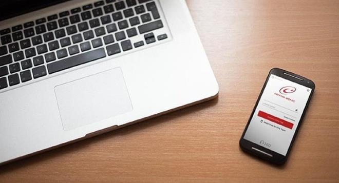 Kamu bata olmak zere kurumlarn sunduu hizmetlere internet zerinden ve tek noktadan eriimin kaps olan e-Devlet&#8217;in kullanc says 36.6 milyonu am durumda. 3 binden fazla hizmetin online olarak sunulduu e-devlet&#8217;teki bu hizmetlerin 1.200&#8217;ne iOS ve Android akll cihazlar iin gelitirilen mobil uygulamalar zerinden de eriilebiliyor.