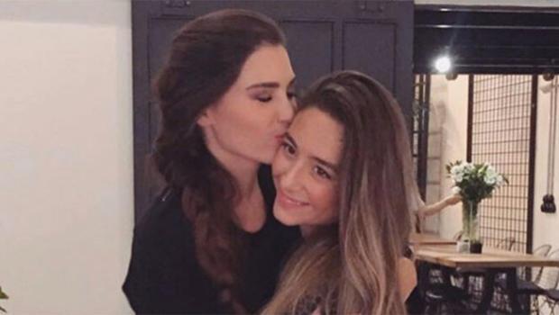 te Yolanthe Cabau'nun Mina Baaran paylat o mesaj;<br>    "uan uaktan indim ve hayatmdaki en ac haberi aldm. Dnya tatls arkadam Mina'nn uak kazasndaki vefat iin syleyecek sz, acm tarif edecek kelime bulamyorum. uan bu mesaj yazdma bile inanamyorum. ok sevilen, hayat dolu, melek gibi kalbi olan biricik arkadamd.. Hibir sz ailesinin acsn dindiremez. Nurlar iinde yatsn, klarla uyusun. Allah Baaran ailesine sabr ve dayanma gc versin.. Tm kalbim ve dualarm Mina, ailesi ve uakta onunla beraber olan dnya gzeli arkadalaryla.. Gzel Kalpli meleim, seni ok zleyeceim.. "    Yolanthe Cabau, Baaran Holding'in Mina Towers projesinin reklam yzyd.