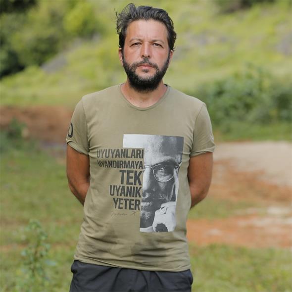 Survivor 2018'e veda eden Nihat Doan kimdir? Nihat Doan, 13 ubat 1976 tarihinde stanbul'da dnyaya geldi. Henz 15 yandayken babasn kaybeden Doan, aile bykleri tarafndan Mu'a gtrlmek istedi ancak gitmek istemediinden dolay stanbul'da kald. stanbul Avclar'da bir ay bahesinde istek zerine ark syleyen Doan, orada bulunan ve Almanya'da ikamet eden bir iftin nerisiyle Almanya'ya gitti. Ancak Almanya'da istedii baary yakalayamayacan dnp yeniden Trkiye'ye dnd. Mzik kariyerine 1994 ylnda Krdn Kalbimi adl albmyle balayan Nihat Doan, 2011 ylnda Acun Ilcal'nn sunduu Survivor nller-Gnlller yarmasna katlm ve 2. olmutur.