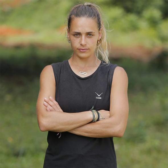 Survivor 2018 eleme aday Damla Can kimdir? 1990 ylnda stanbul&#8217;da domutur. Gen yalarndan itibaren sporla ilgilenmeye balayan Damla Can, zel bir spor salonunda eitici olarak alyor. 2016 ylndaki Survivor yarmasnda yer almtr. Jimnastik, step, aerobik ve fitness dersleri de veren Damla Can, ayn zamanda sosyal medyada yapt paylamlarla da dikkatleri zerine topluyor. 27 yanda olan Damla Can, 2018 Survivor All Star yarmasnda All Star takmnda mcadele ediyor. 2016 ylndaki Survivor yarmasnda finale kalan Damla Can, finalde kaybetmiti.