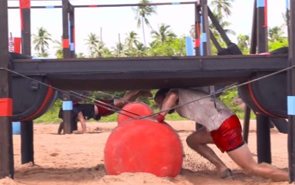 ADA OYUNUNU HANG TAKIM KAZANDI?: All Star ve Gnlller takmndan ikier kz ve erkek yarmac baraka ve erzak dl iin ada oyununda mcadele etti. Kazanan takm All Star oldu.