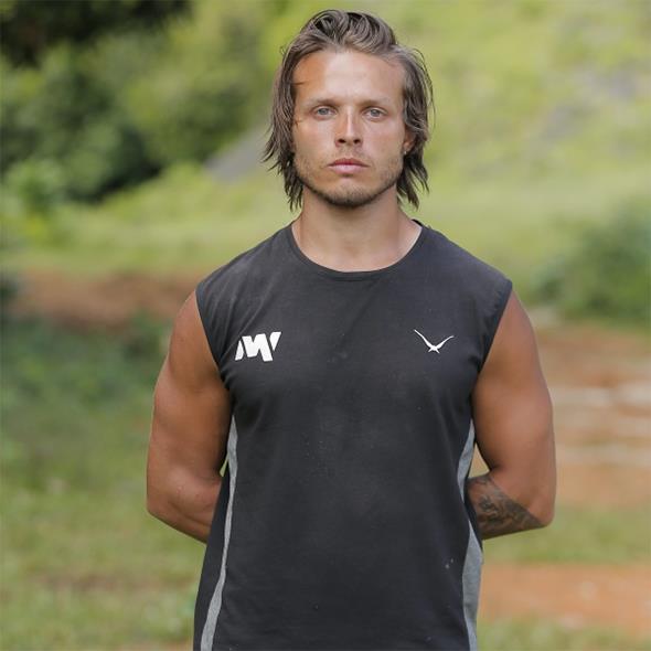 Survivor 2018 eleme aday Murat Ceylan kimdir? 15 Mays 1989 tarihinde stanbul&#8217;da domutur. Kk yalardan beri mzik ile ilgilenen Murat Ceylan, 8 yl boyunca stanbul Devlet Konservatuar Profesr Ergican Saydam&#8217;dan mzik dersleri ald. stanbul Bilgi niversitesi Reklamclk blm 3. Snfta lisans eitimine devam etmektedir. Mzikten baka bir ok spor dalyla da yakndan ilgilenen Murat 7 yldr profesyonel olarak fitness ile uramaktadr. Ayrca stanbul Atl Spor Kulb&#8217;nde lisansl binicilik yapmaktadr.