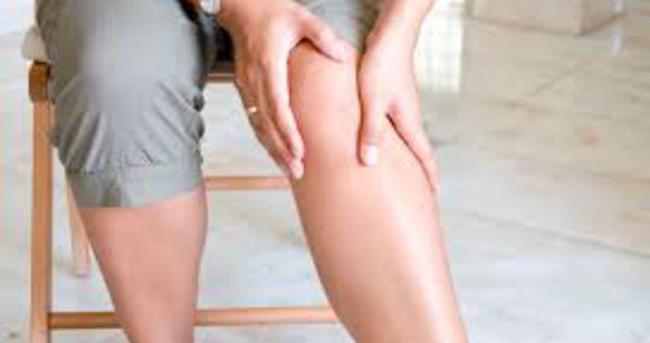 8-Kemik arlarnz bitmiyorsa: <p>  Gne klarnn k aylarnda daha az grlmesi nlem almayan kiilerde D vitamini eksikliine neden olmaktadr. D vitamini eksiklii kemik erime riskini kat kat artrrken aklanamayan kemik arlarna da neden olmaktadr. Bu nedenle srtnz, belinizde veya vcudunuzun baka bir blmndeki kemik arlar D vitamini eksikliinden kaynaklanyor olabilir.